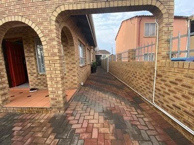 House For Sale in Caneside, Phoenix