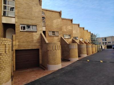 Townhouse For Rent in Umhlanga Central, Umhlanga